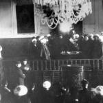 تصویری از سوگند خوردن رضا خان در مجلس