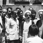 عکسی از حاشیه تنفیذ شهید رجایی در جماران