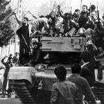 تانک‌های کودتا که به دست مردم افتاد