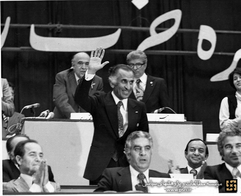 نقش جمشید آموزگار در تسریع سقوط حزب رستاخیز