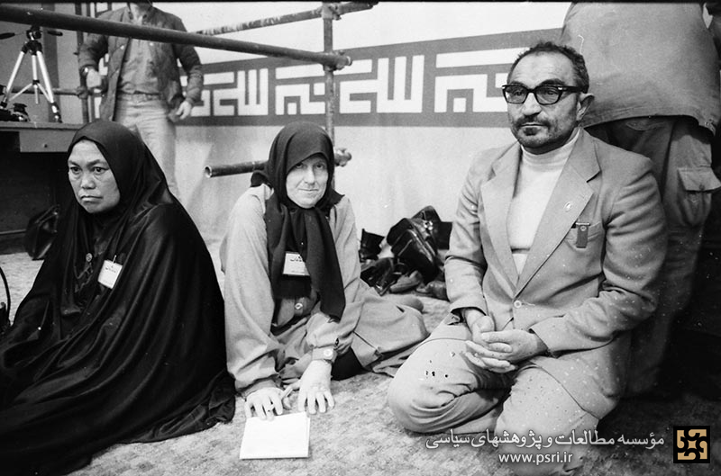 بازدید خبرنگاران حاضر در چهارمین سالگرد پیروزی انقلاب از اوین