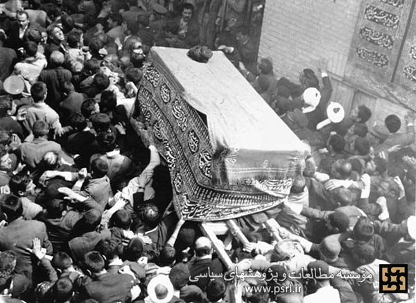 تصاویری از تشییع پیکر آیت‌الله بروجردی