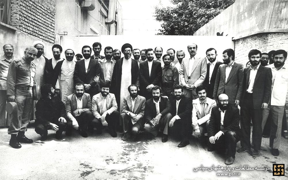 امام شهید و اعضای دولتش در جماران