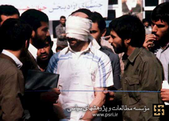 کارتر باید در درجه اول از اتباع آمریکایی محافظت کند، نه از شخص احمقی مثل شاه