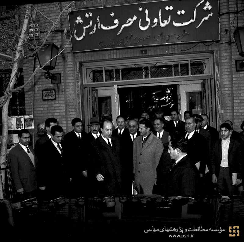 حسنعلی منصور دقایقی قبل از مجازات