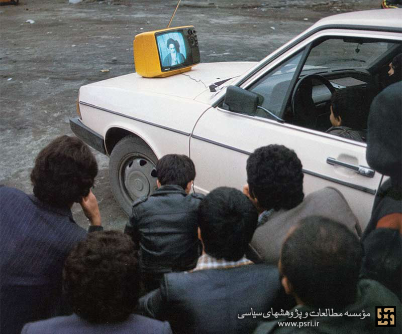 آیا تلویزیون با مردم برای پیروزی انقلاب همکاری کرد؟