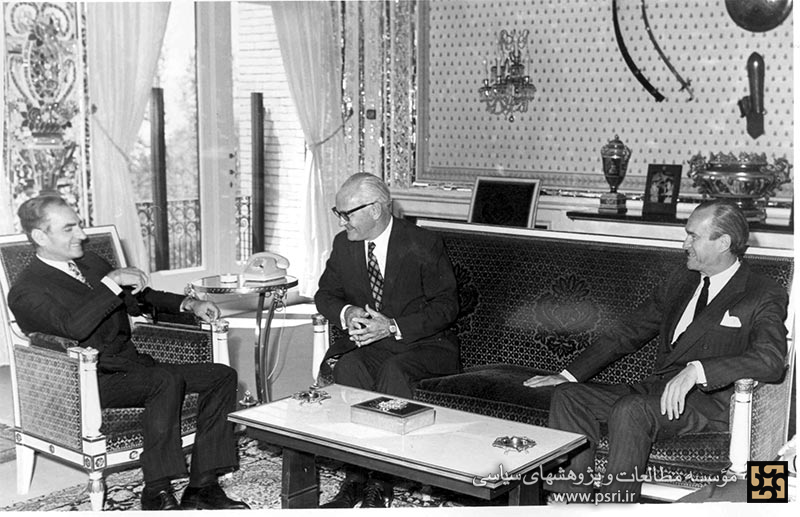 چرا رئیس سیا مأمور به سفارت آمریکا در ایران شد؟