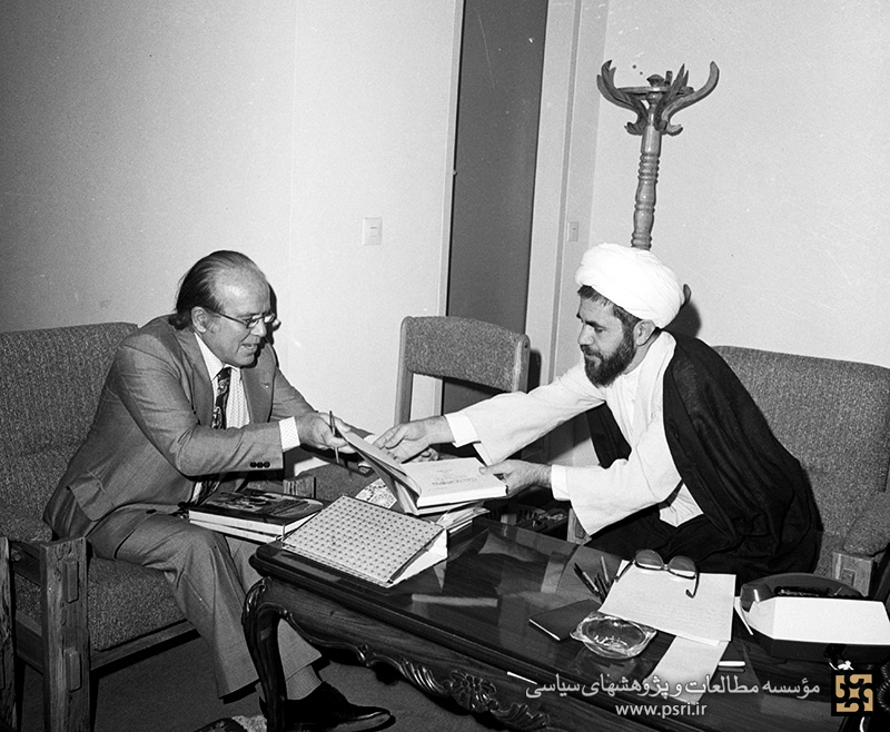 دیدار شهید دکتر مفتح با سفیر مغرب