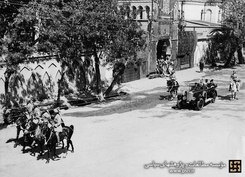 سر پرسی لورن در مسیر تاجگذاری رضاشاه